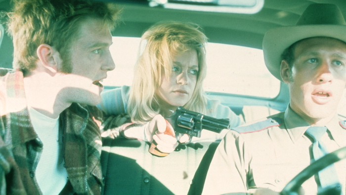 Goldie Hawn and William Atherton as Lou Jean and Clovis Poplin hijack a police car in The Sugarland Express