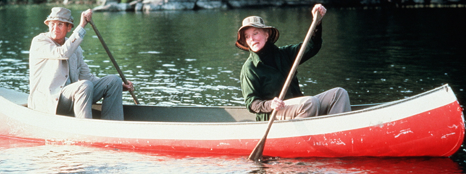 NORMAN THAYER (HENRY FONDA) AND ETHEL THAYER (KATHERINE HEPBURN) ROWING THE CANOE ON THE POND *** Local Caption *** Feature Film