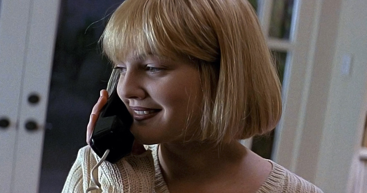 Drew Barrymore talks on a phone in Scream