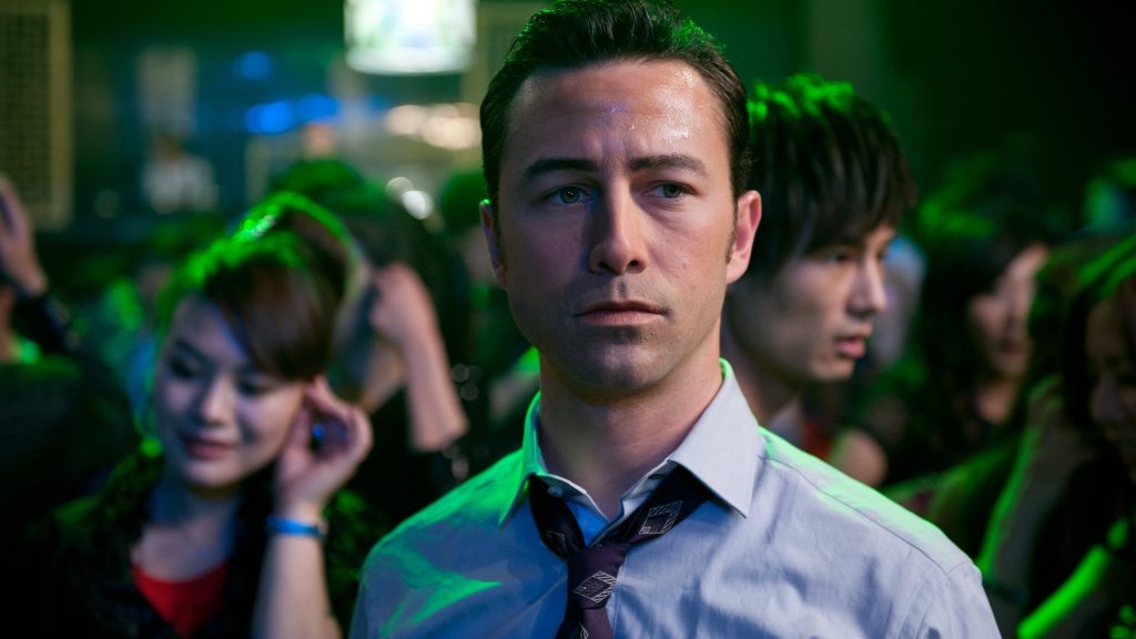 Joseph Gordon-Levitt in a nightclub in Looper