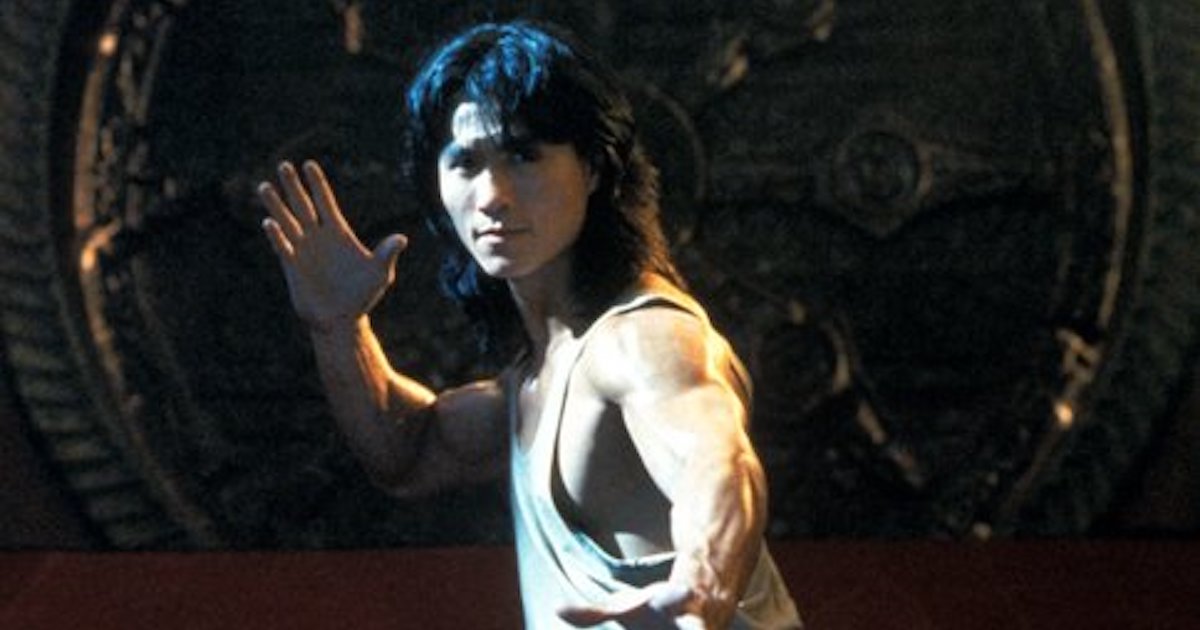 Robin Shiu does a martial arts pose as Liu Kang in Mortal Kombat (1995)