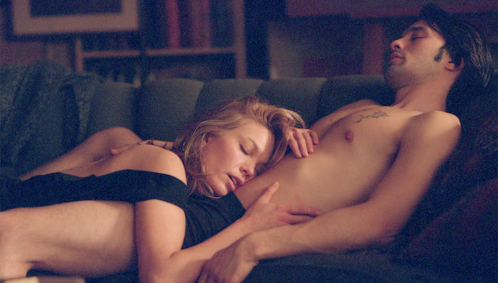 Diane Lane and Olivier Martinez in a sensual embrace in Unfaithful