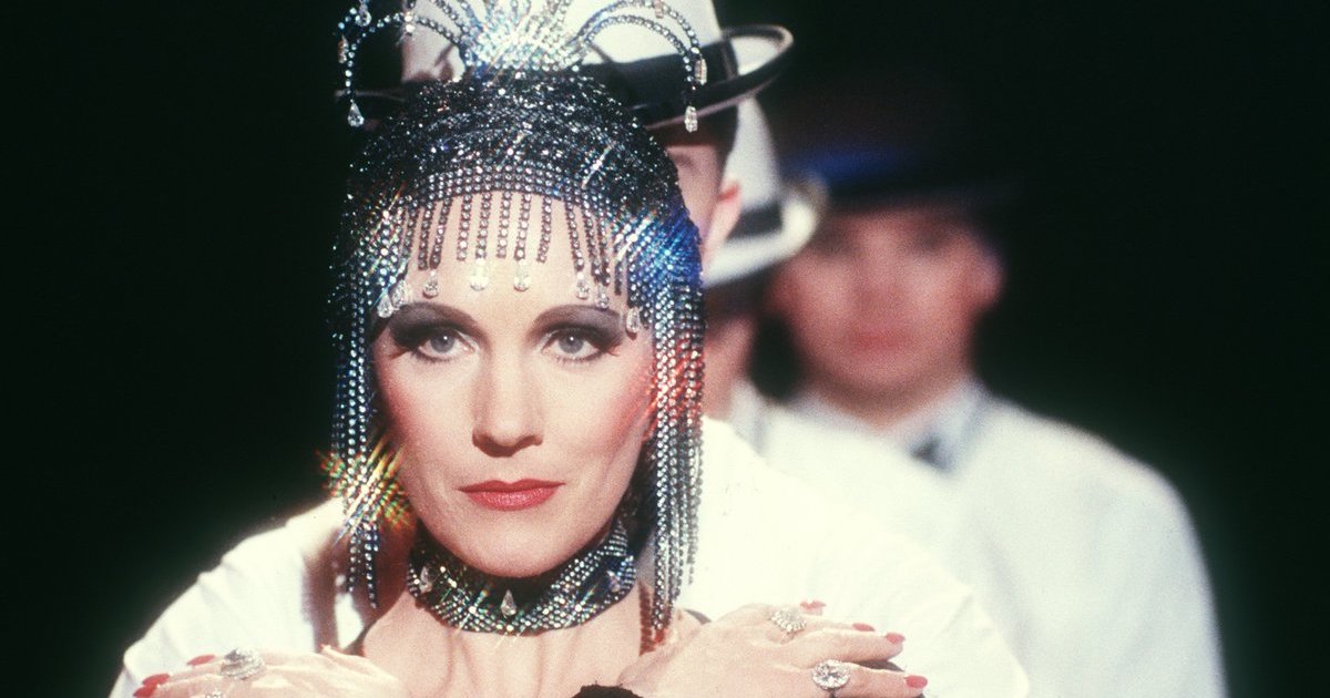 Julie Andrews wears a shimmering headdress and collar in Victor/Victoria